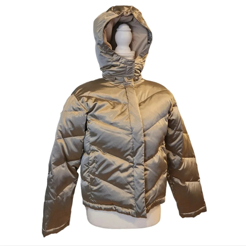 Gap girls‎ down puffercoat, champagne color.   Youth XXL.